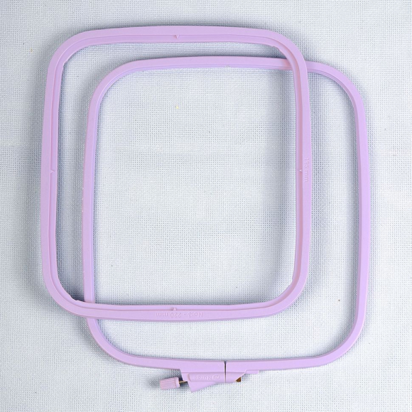 Пяльцы-рамка NURGE арт.NUR.170-13/3 пластиковые 220х195 цв.фиолетовый Пяльцы-рамка NURGE арт.NUR.170-13/3 пластиковые 220х195 цв.фиолетовый