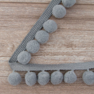 75667_Тесьма с помпонами, диаметр 20 мм, цвет серый