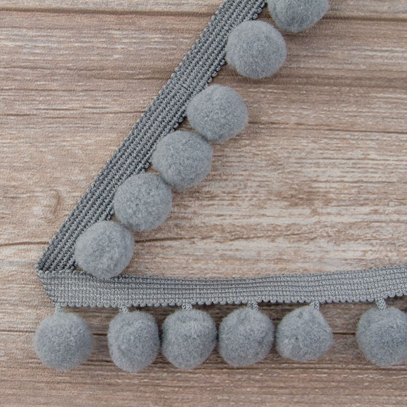 Тесьма с помпонами, диаметр 20 мм, цвет серый Тесьма с помпонами, диаметр 20 мм, цвет серый