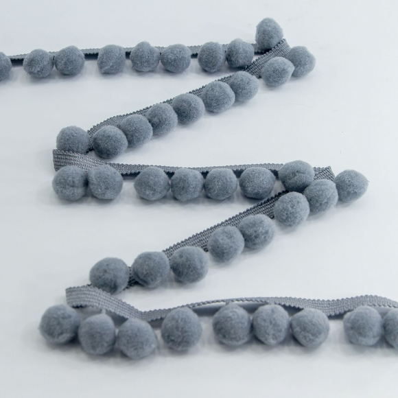 Тесьма с помпонами, диаметр 20 мм, цвет серый Тесьма с помпонами, диаметр 20 мм, цвет серый