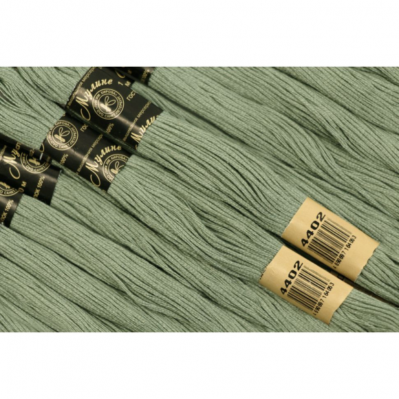 Нитки мулине цв.4402 мятный 12х10м С-Пб