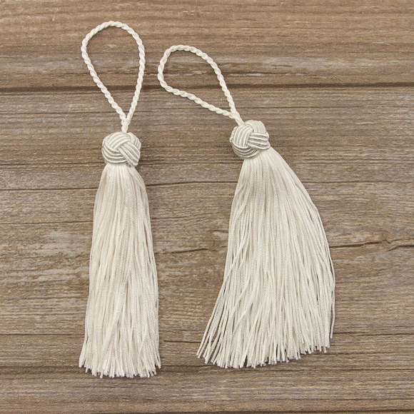 183456_Кисть декоративная на шнуре, длина 120 мм, цвет белый