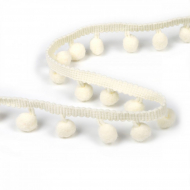 Тесьма с помпонами цв.F102 молочный арт.TBY-LC-20 шир.15-20мм уп.10м