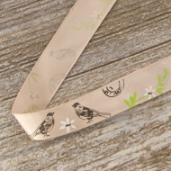 Лента атласная на картонной мини-катушке "Птичий принт" Лента атласная на картонной мини-катушке "Птичий принт"