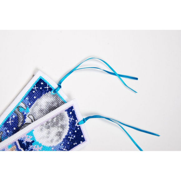 Набор для вышивания закладки "Волк и олень" Набор для вышивания закладки "Волк и олень"